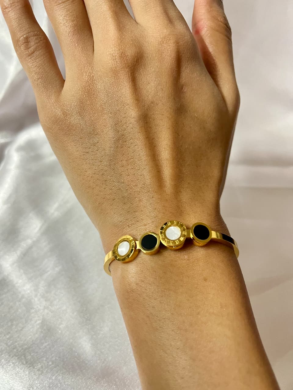 Elegant Gold Kada with Dual-Tone Stone Accents