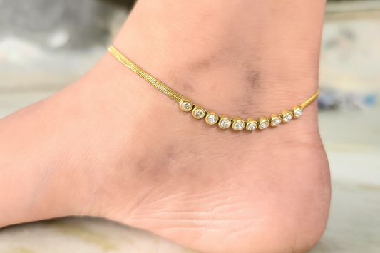 Elegant Gold-Plated Anklet with Sparkling Stone Detailing