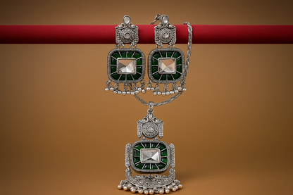 Silver Necklace & Earing Set – Green Stone Elegance
