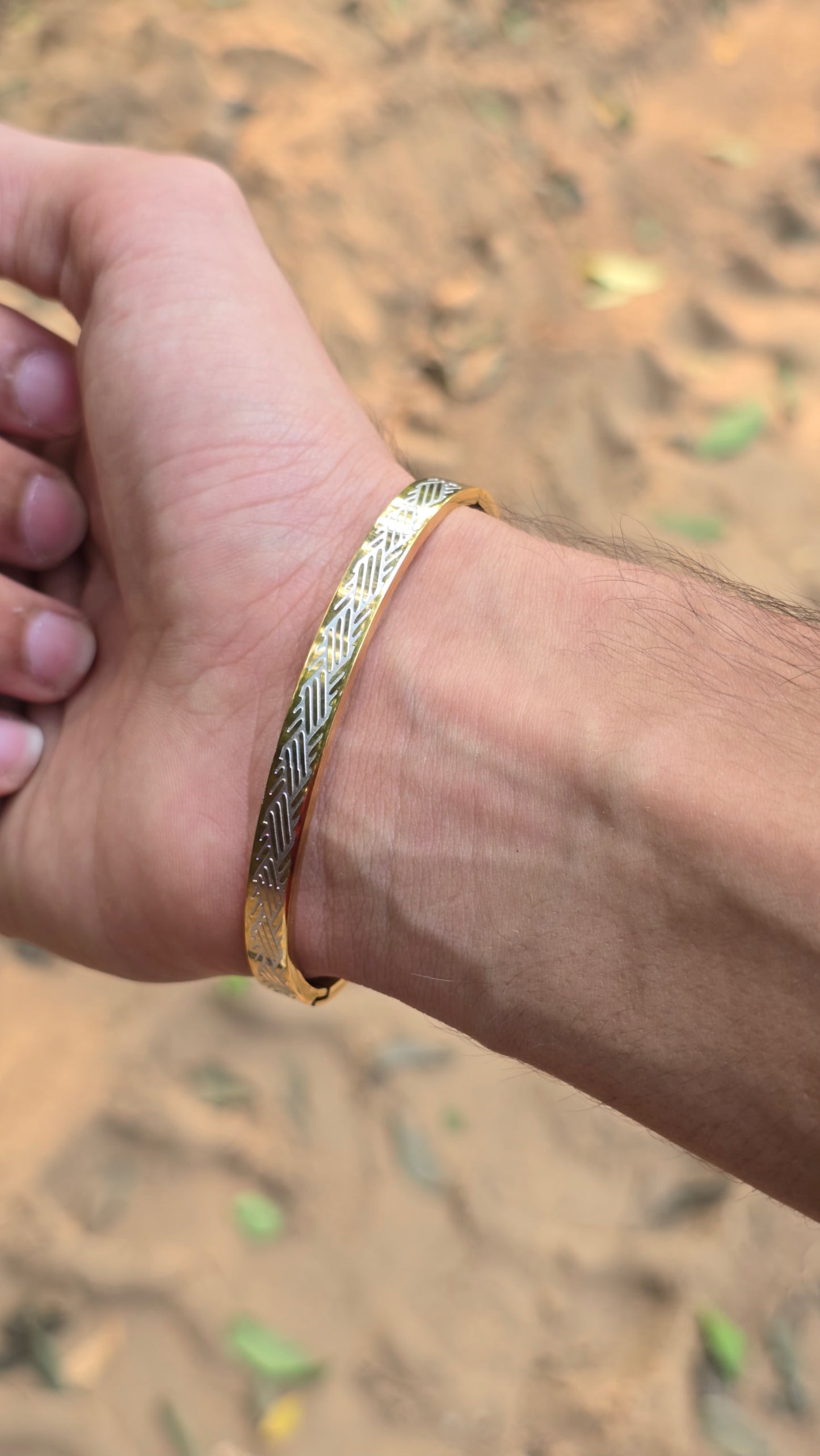 Elegant Dual-Tone Textured Men's Kada Bracelet