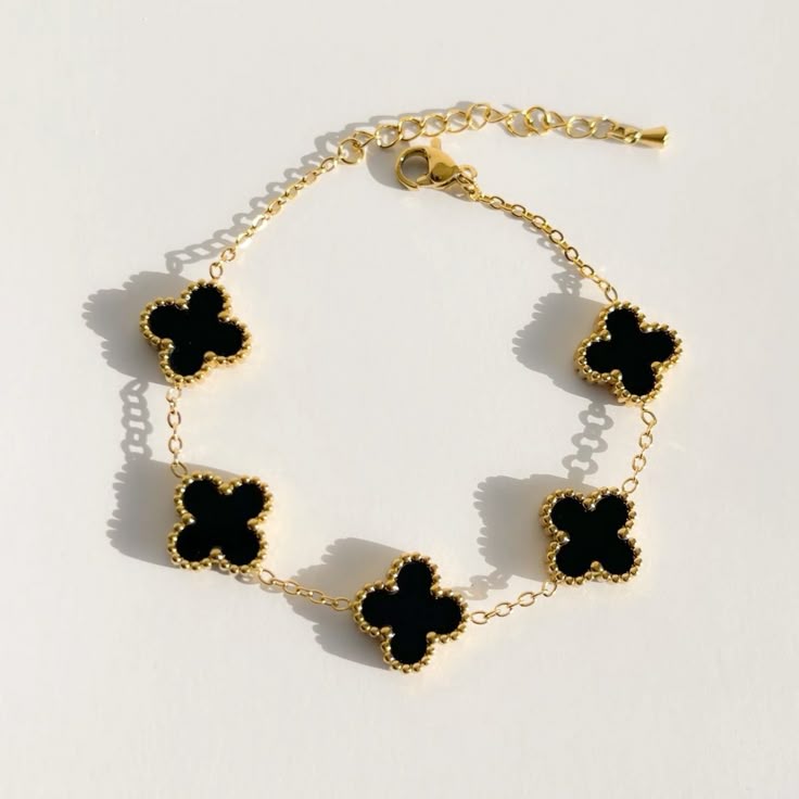White And Black Clover Gold-Plated Elegant Bracelet