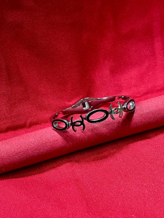 Stylish Silver Kada with Modern Geometric Motif