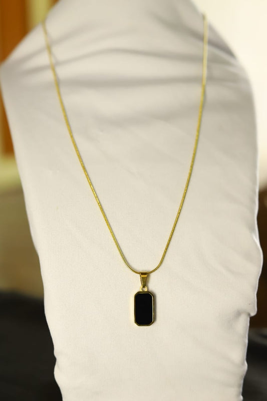 White Stone And Black Stone Gold Pendant Necklace